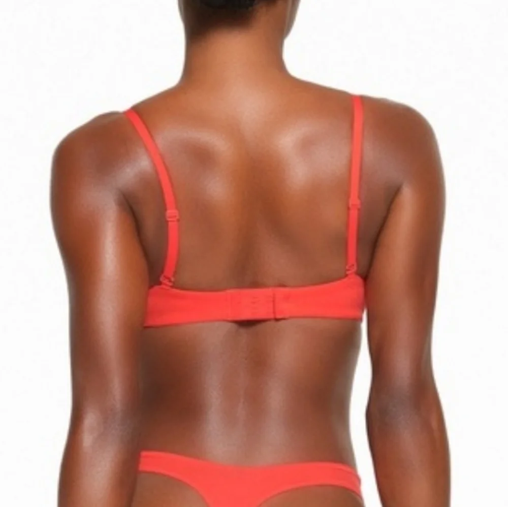 Skims Fits Everybody T Shirt Demi Bra - Picture 2 of 5
